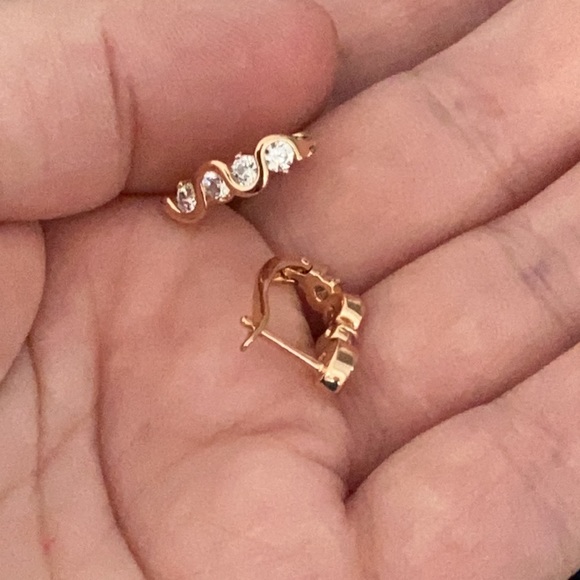 New 18K Gold Plated Oval Round Hoop Earrings - Picture 7 of 8